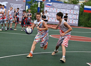 Чемпионат по баскетболу с участием знаменитых российских спортсменов прошел в Луганске